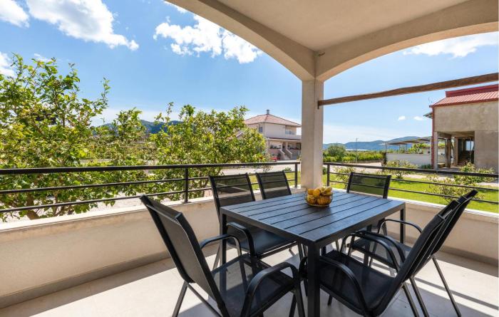 3 Bedroom Amazing Apartment In Opuzen