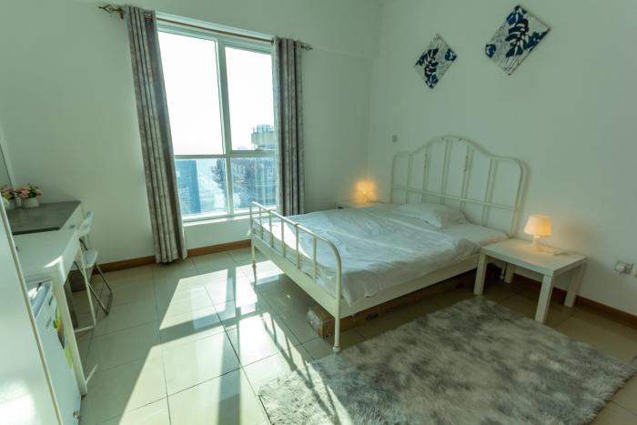 Relaxing Master Room for rent in Dubai Marina