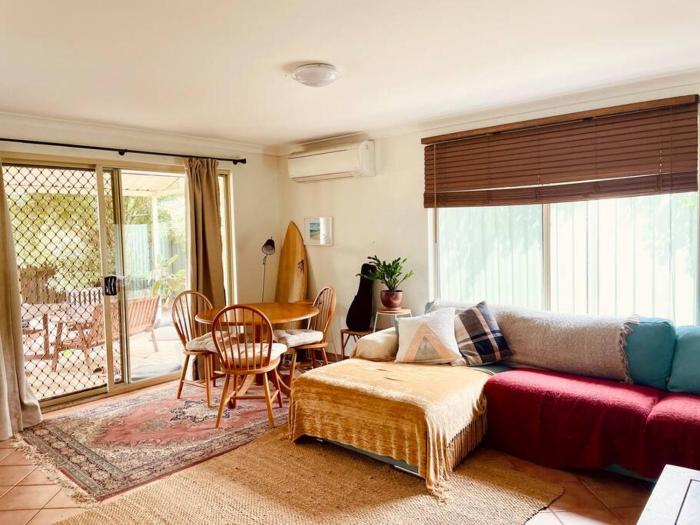 Cosy getaway town corner