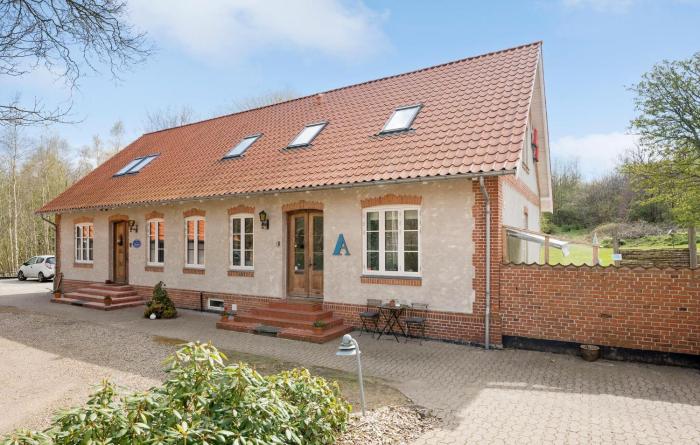 3 Bedroom Lovely Apartment In Engesvang