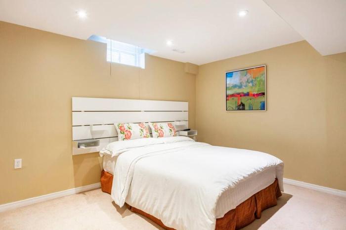 Cozy basement apartment in Newmarket