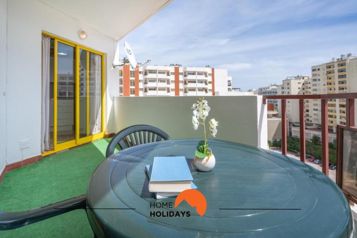 #149 Rocha Apartment by Home Holidays