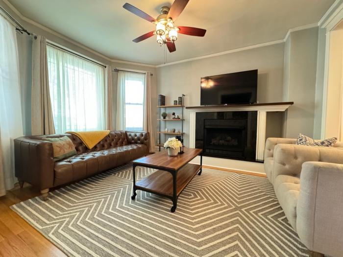 Cozy Nest in Chicagos Vibrant Lincoln Square