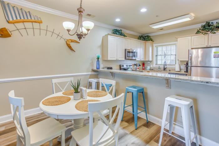 Screened-In Patio Myrtle Beach Golf Condo