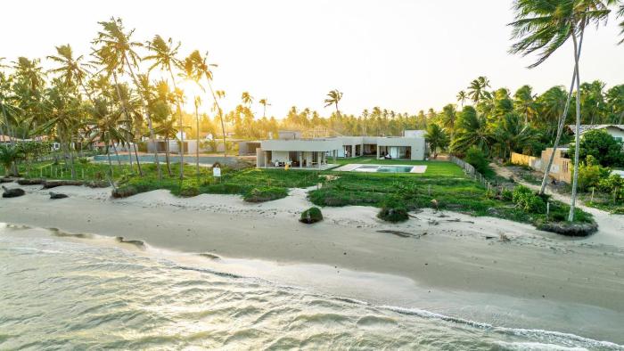 Casa Lages beira mar na Praia do Patacho by Qavi