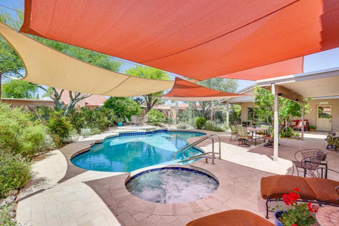 Pool and Patio Access Sunny Phoenix Casita!