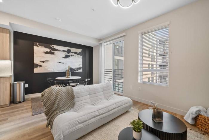 Luxury & Modern Irvine Apt