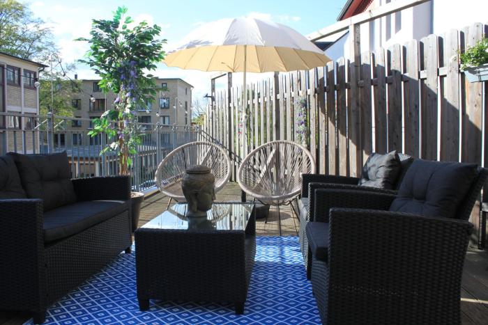 R B Apartment Hamburg Family - zentrumsnah - 108 qm mit Dachterrasse - Küche - Waschtrockner - Smart TV - Badewanne & Dusche - kostenloser Parkplatz - 2 Schlafzimmer