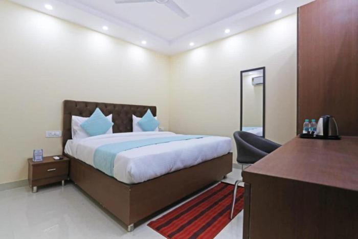 Hotel Mannat at Paschim Vihar