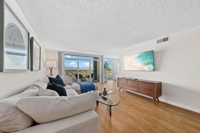 Garnet Glow Full Ocean and Venice Beach view 3BR
