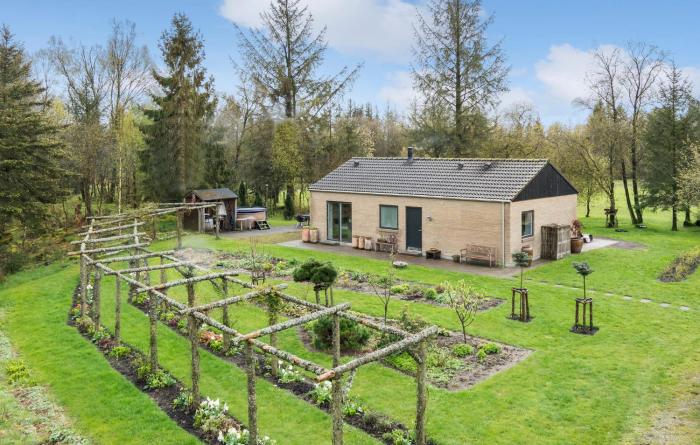 Gorgeous Home In Vorbasse With Kitchen