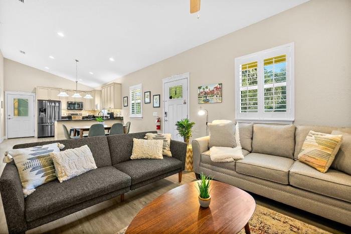 Citrus Hideaway - Steps to City Center