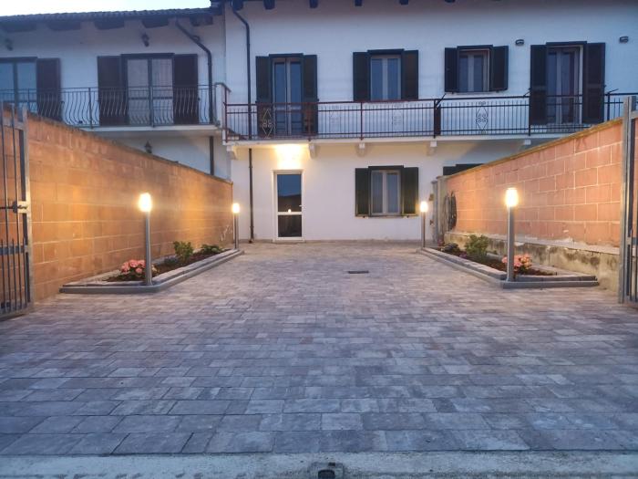 Cascina Emilia vicino Torino con parcheggio privato