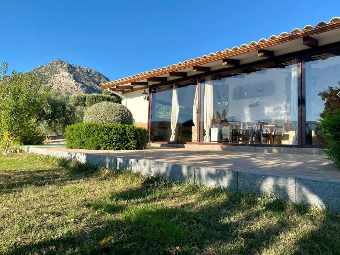 ENTRESIERRAS Apartamentos rurales con chimenea, barbacoa y espacio para eventos