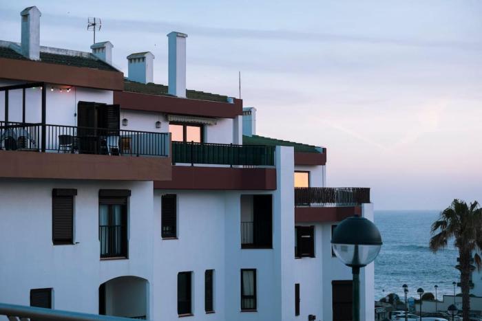 Contemporary Oceanside Rooftop