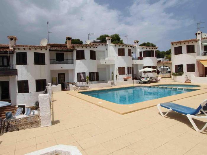 Acogedora casa en Moraira con piscina comunitaria, cerca de la playa, ideal para familias y amigos - HISP-216-222