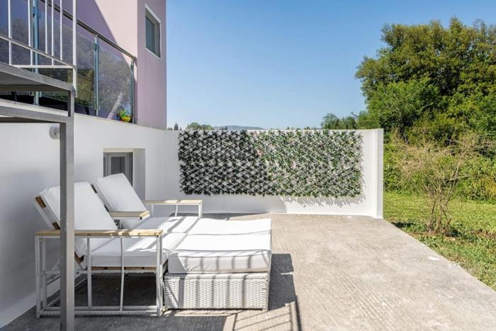 Ioannas Gem 10min drive from heart of Corfu Town