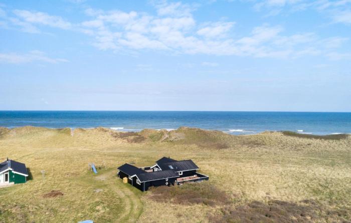 Beach Front Home In Hjørring With Sauna
