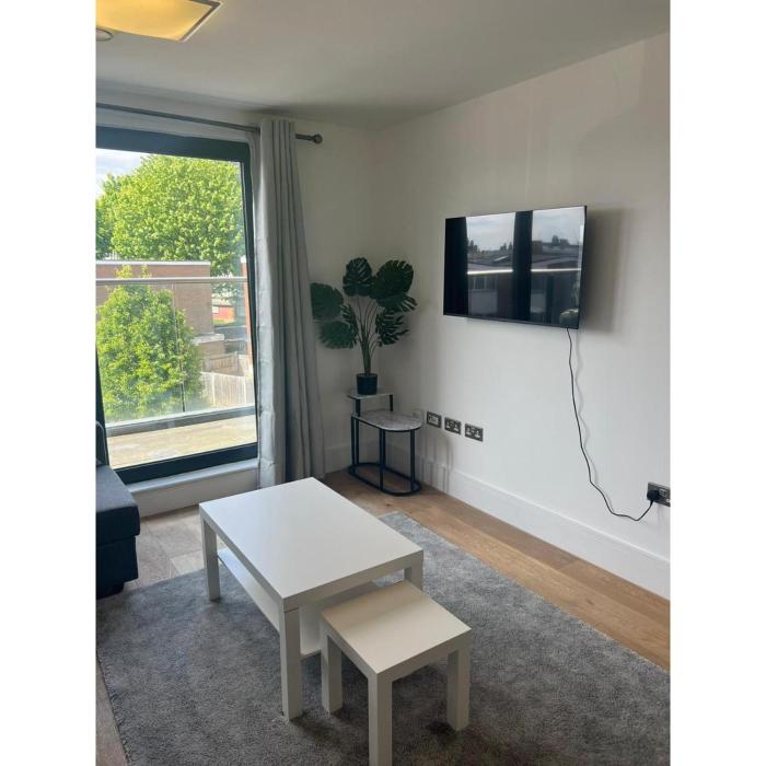 Spacious 1 Bedroom Flat in Kilburn Park F55