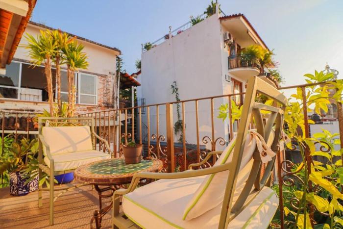 Studio La Vista - Ocean and Cathedral Views