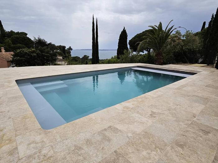Rez de villa avec piscine privée chauffée et jardin, à 1 km de la mer - FR-1-768-79
