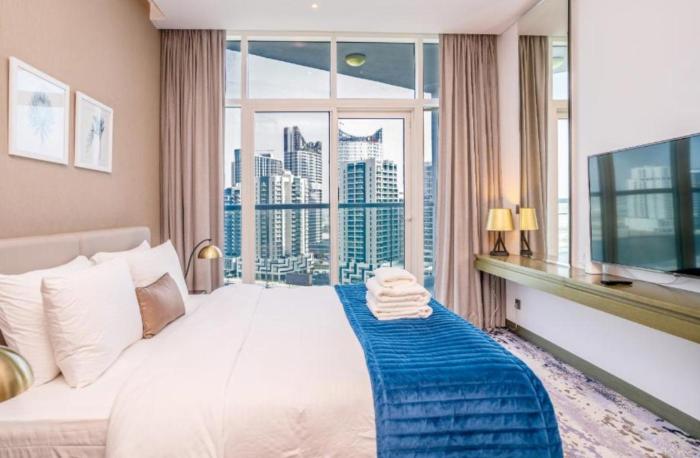 Studio with Canal View In Business Bay With Pool & Gym