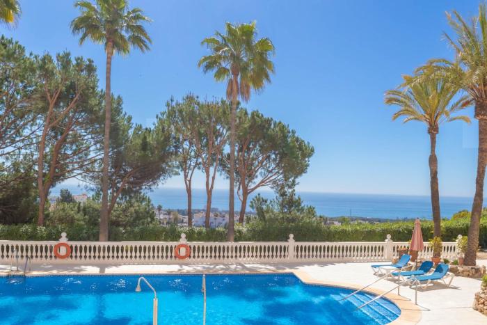 Calahonda Elegance With Pool And Sea View - Happy Rentals