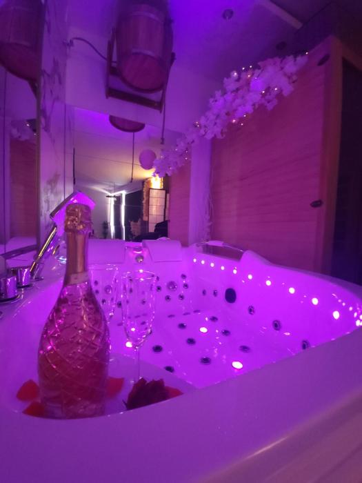 CHMIELNA PRESTIGE HOME SPA apartments with luxury JACUZZI, SAUNA, MASSAGE CHAIR, COLOR THERAPY SALT FOREST AND HIMALAYAN SALT WALL and option of Prosecco!