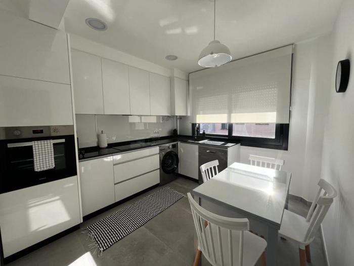 GRIS con Parking Gratis