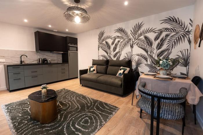 Rez de chausse dans une rue pavee 4 pers Nation