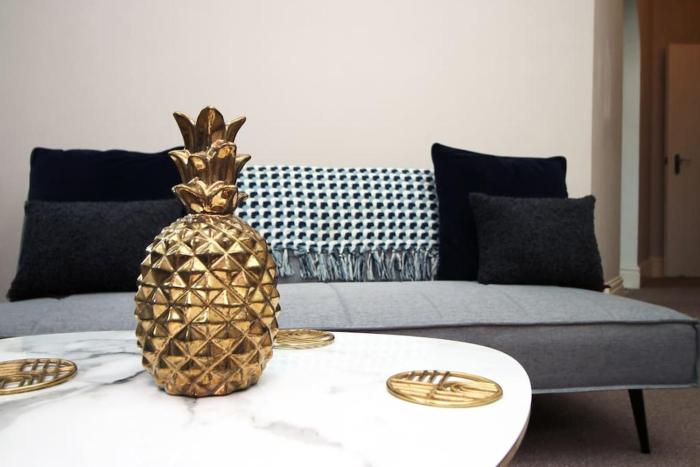 2 Bedroom City Apartment - 20mins Walk to Cabot Circus, With Free Wi-Fi & Off-Peak Parking Included