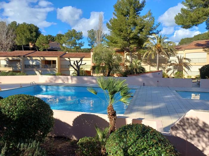 Sanary sur Mer - Spacieux T2 40m2 piscine et plages à pied