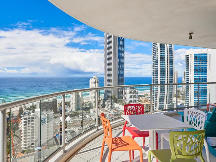 Oceanview 3 Bedroom Apartment in Surfers Paradise - Serain Residences