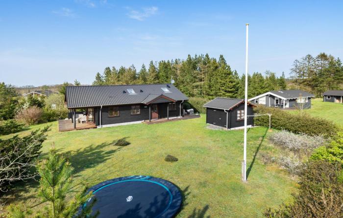 Gorgeous Home In Ejstrupholm With Wifi