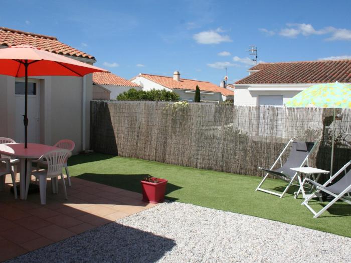 Maison de vacances à 700m de la plage avec terrasse, Wi-Fi, et équipements complets. - FR-1-22-296