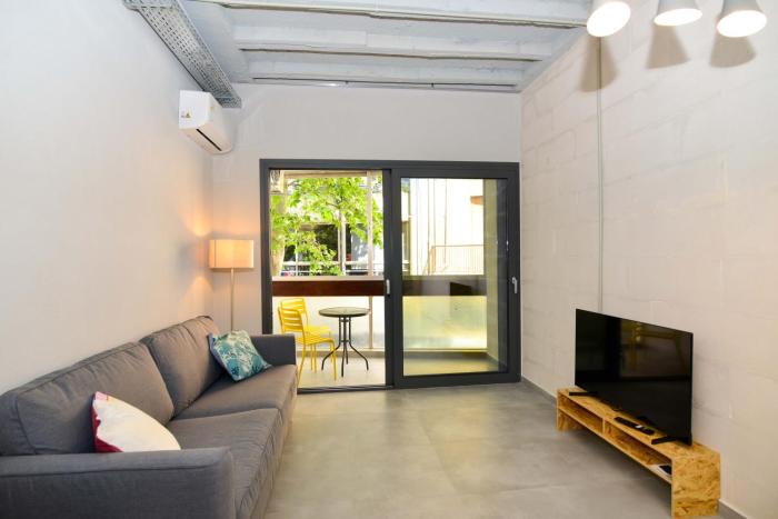 Athens industrial design apt 5 min from Metro