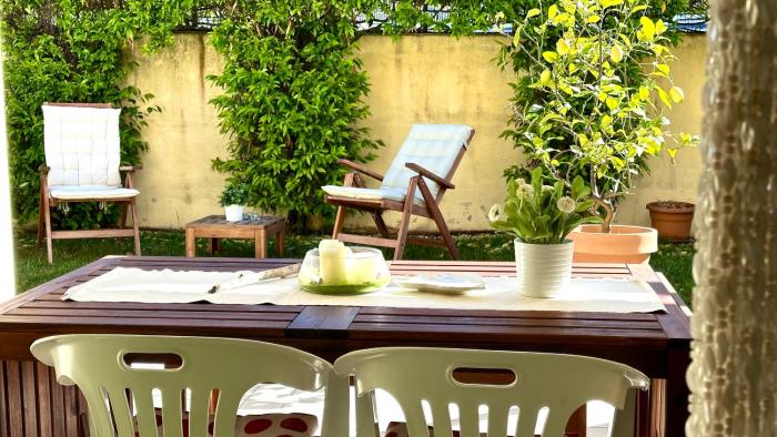 M216 - Marcelli, bilocale con giardino a 200mt dal mare