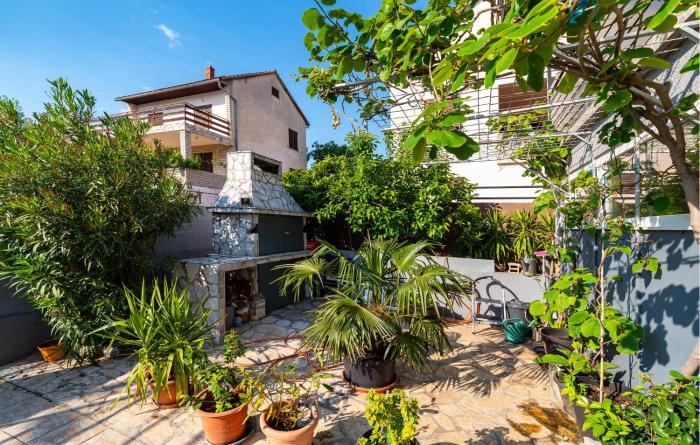 4 Bedroom Lovely Apartment In Krusevo