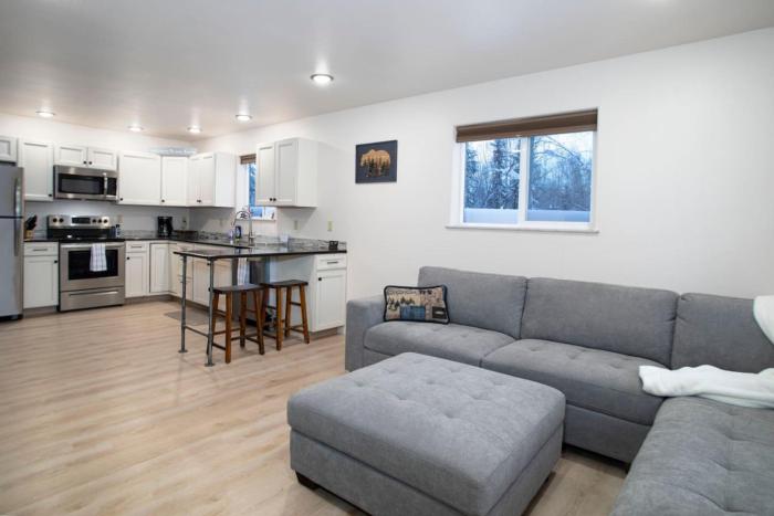 Minutes to Ft Wainwright