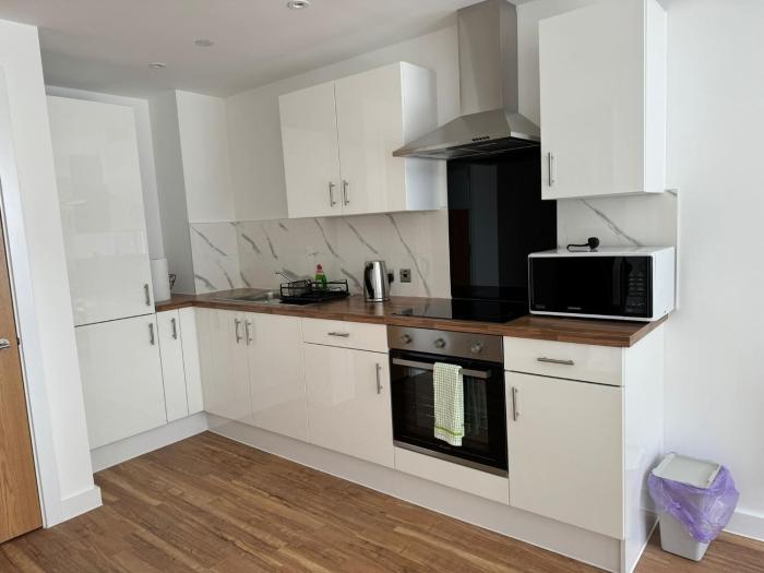 Penthouse height Flat, City View Balcony, Quiet, Free Wifi, Gym & More Minimalistic Home