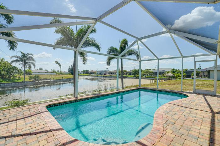Heated Pool, 1 Mi to Golf! Cape Coral Canal Escape