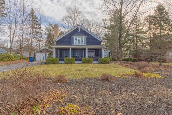 Stunning Views of Lake Michigan - Beautiful Home