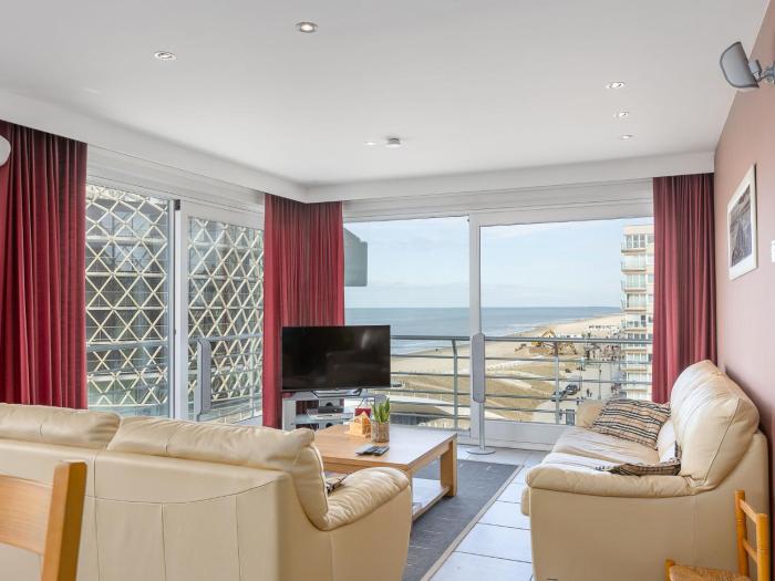 Apartment with frontal sea-views