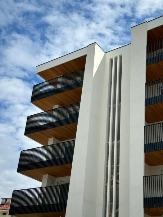 Beach Palace with small swimming pool, private beach, parking