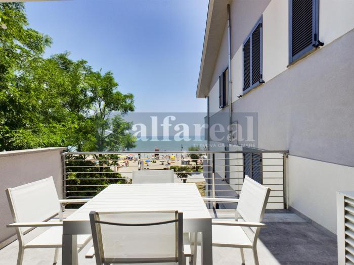 Mayflower, terrazza vista mare, clima e posto auto a 50 metri dal mare! by Alfareal