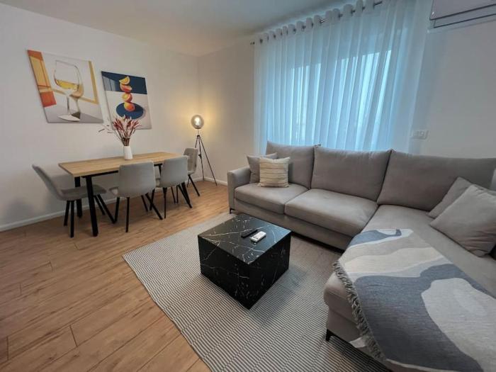 Modern apt near city centre