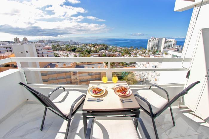 Colourful Bright Centred Aparment with Ocean View 911, Ponderosa