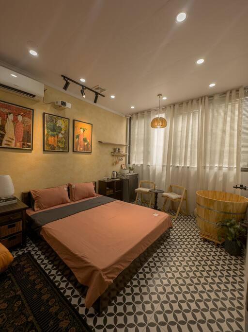 Unique Flat in Old Quarter, Big Window, Sunset View