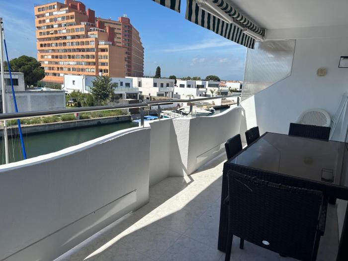 bonito apartamento en roses zona familiar