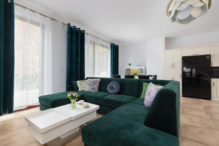 Spacious Apartment in Wisełka with Parking and Seasonal Swimming Pool by Renters Prestige